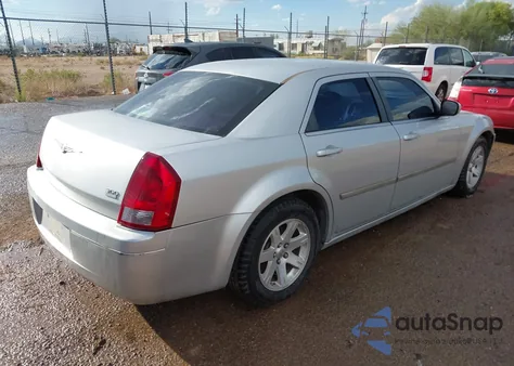 2006 Chrysler 300 Touring z USA, uszkodzony, nr VIN 2C3KA53G86H242782